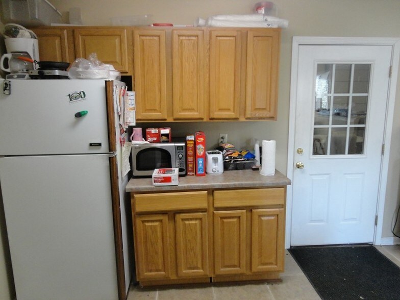 More Photos Of 310 Moore Ln, Collierville Warehouse For Lease