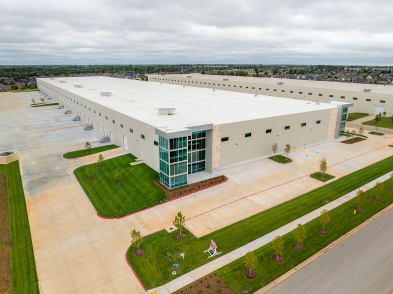 More Photos Of 4300 N Rainbow Farm Rd, Bentonville Warehouse For Lease