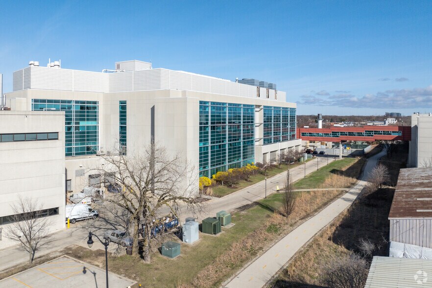 More Photos Of 8045 Lamon Ave, Skokie Office For Sale