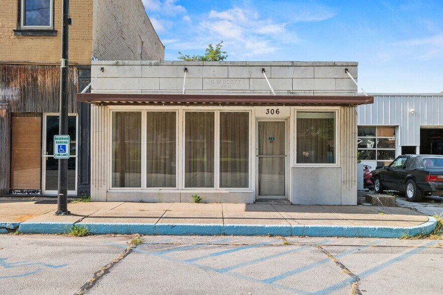 More Photos Of 306 College St, Greenfield Office For Sale