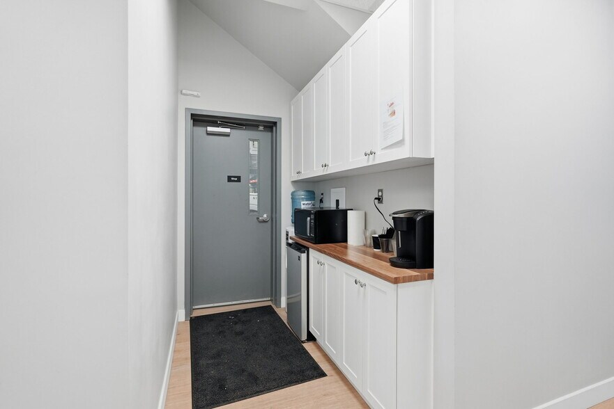 More Photos Of 224 Robot St, Vars Warehouse For Sale