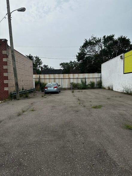 More Photos Of 14150 E 8 Mile Rd, Detroit Auto Repair For Sale