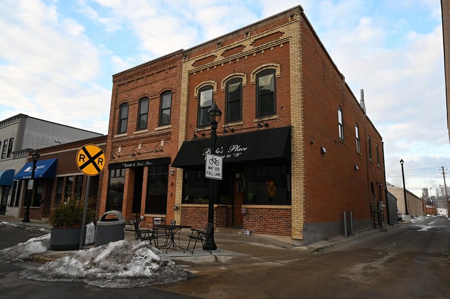 More Photos Of 124 Holmes St S, Shakopee Bar For Sale