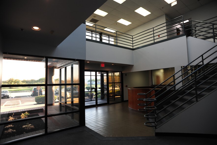 More Photos Of 600 Lakeview Plaza Blvd, Worthington Office For Lease