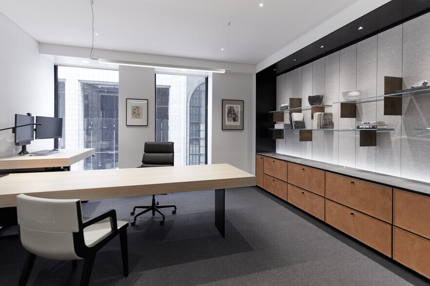More Photos Of 551 Madison Ave, New York Office For Lease