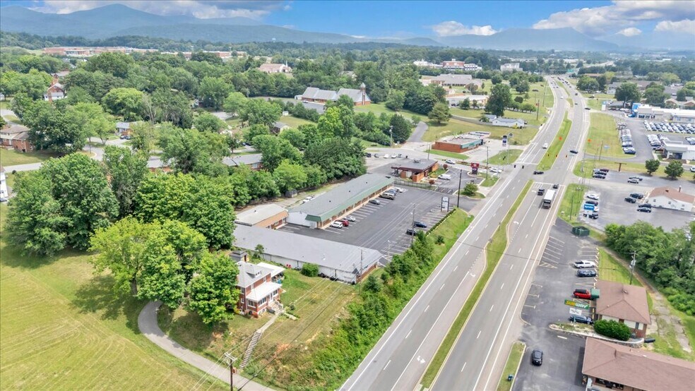 More Photos Of 3100-3120 Peters Creek Rd, Roanoke Freestanding For Sale