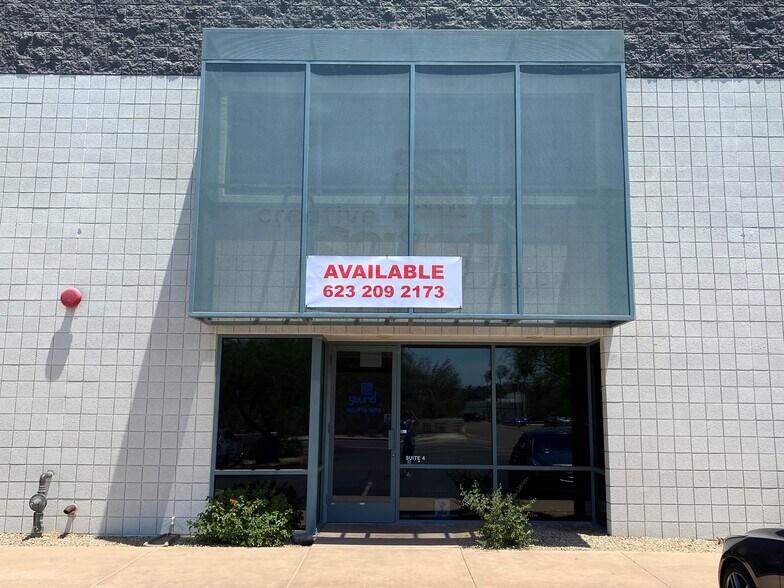 More Photos Of 15955 N Dial Blvd, Scottsdale Light Distribution For Lease