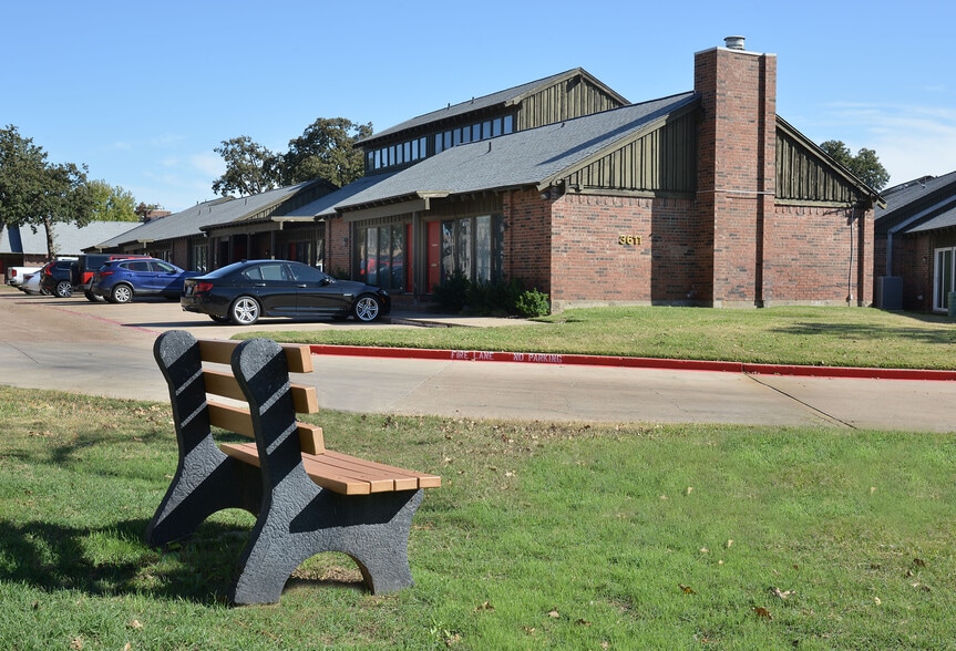 More Photos Of 3603-3617 W Pioneer Pky, Arlington Office For Lease