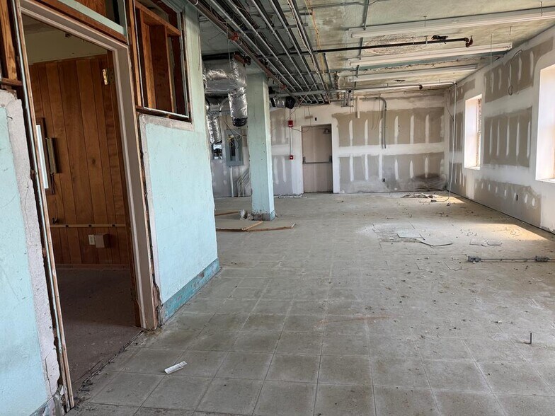More Photos Of 327 Main St, Greenwood Office For Sale