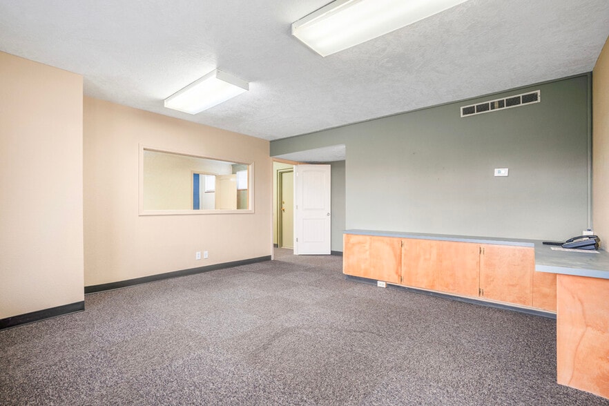 More Photos Of 1149-1159 SW 4th Ave, Ontario Office For Sale