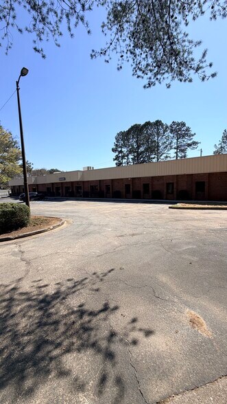 More Photos Of 3005 Lenora Church Rd, Snellville Office For Lease