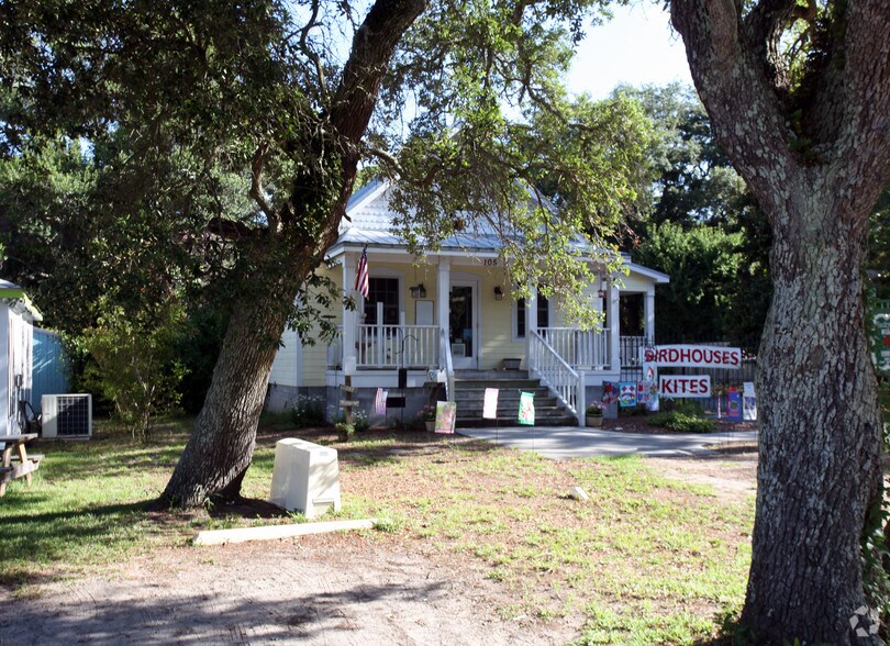 More Photos Of 105 E Brown St, Southport Freestanding For Sale