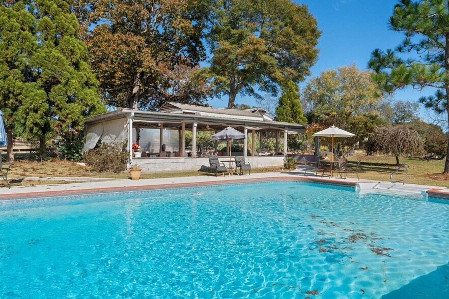 More Photos Of 607 Butts Mill Rd, Pine Mountain General Retail For Sale