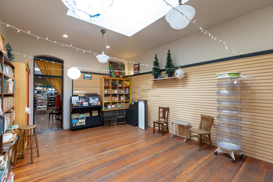 More Photos Of 315 E 2nd St, The Dalles General Retail For Sale