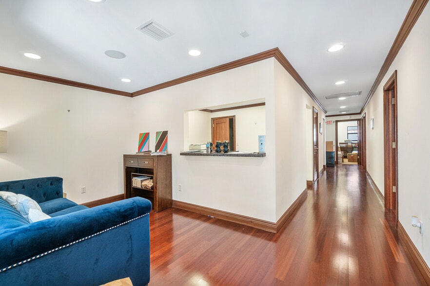 More Photos Of 112-120 US Highway 1, Tequesta Medical For Sale