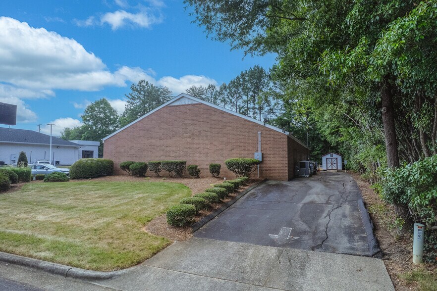 More Photos Of 621-625 Huntsman Ct, Gastonia Medical For Lease