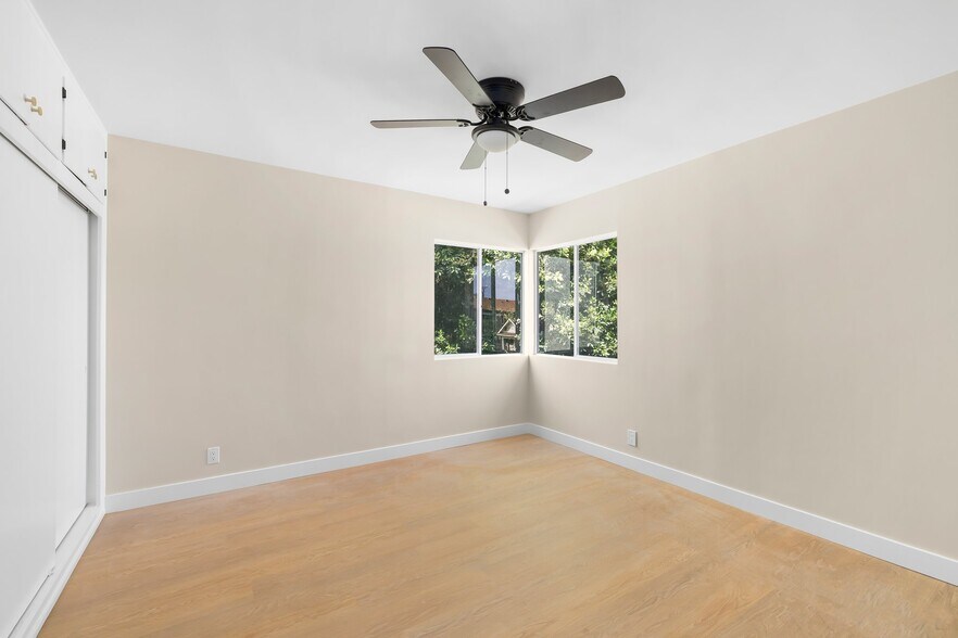 More Photos Of 3020 E 3rd St, Long Beach Apartments For Sale