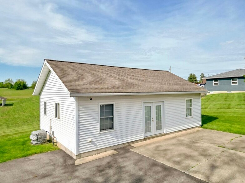 More Photos Of 719 Coshocton Ave, Mount Vernon Office For Sale