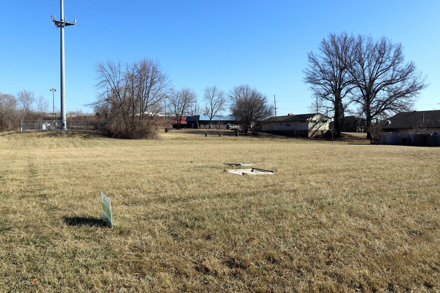 More Photos Of 12816 E 47th St S, Independence General Retail For Sale