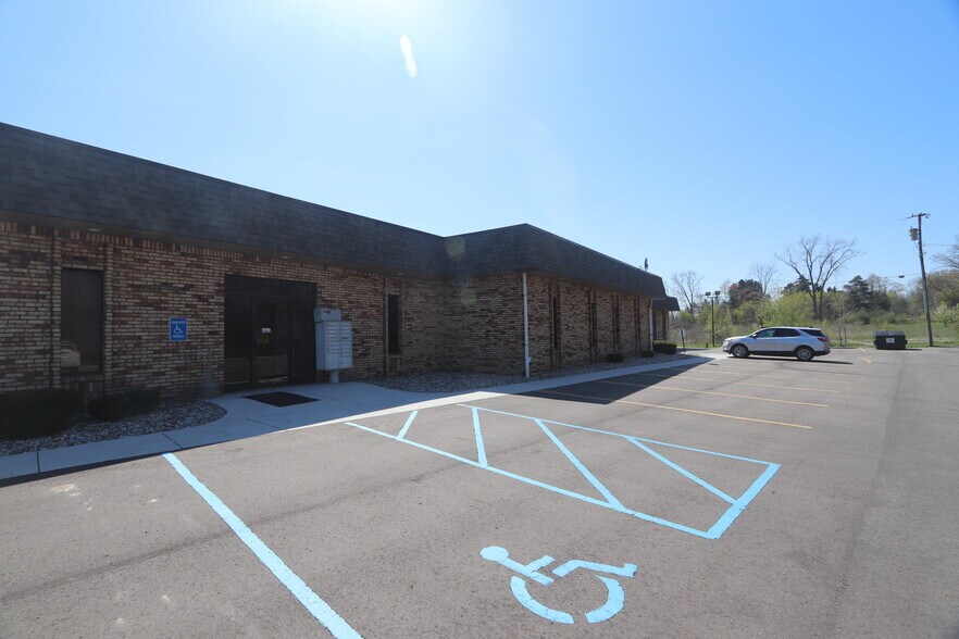 More Photos Of 3075 E Grand River Ave, Howell Office For Lease