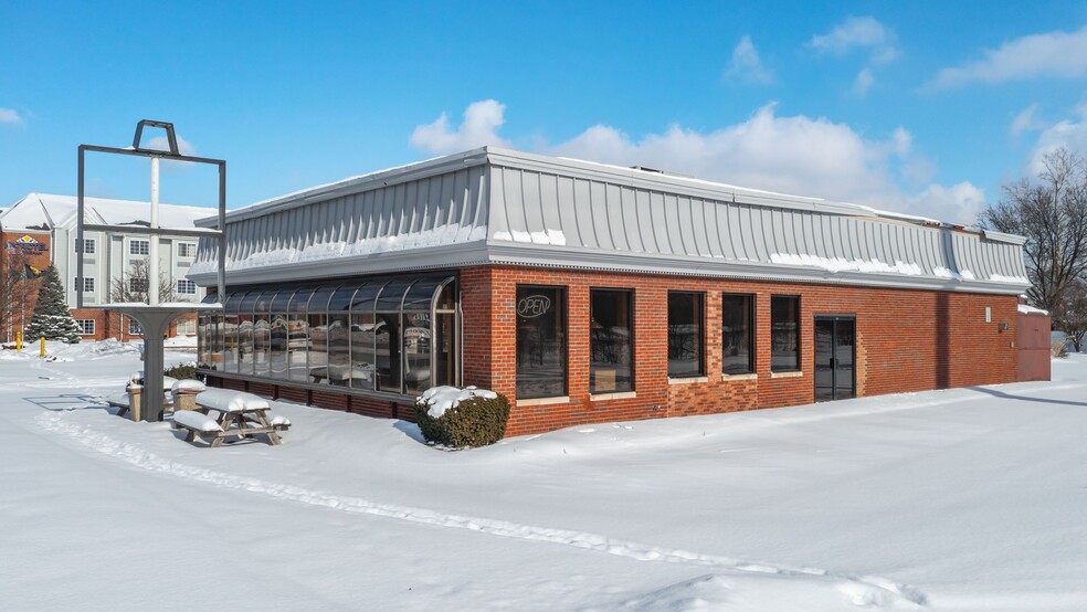 Primary Photo Of 320 Dixie Way, South Bend Fast Food For Sale