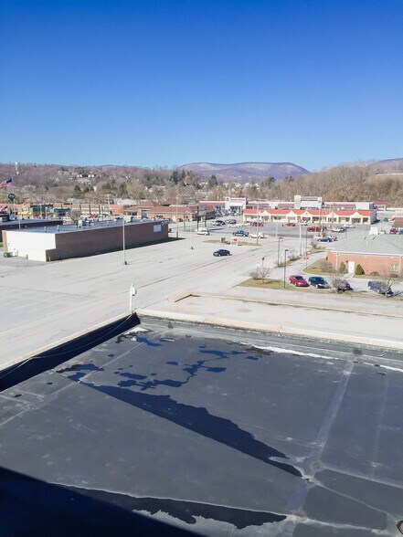 More Photos Of 3121 Pleasant Valley Blvd, Altoona Light Distribution For Lease