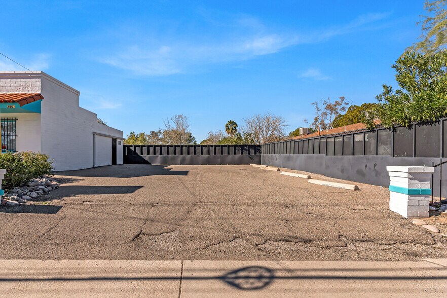 More Photos Of 2901 N Alvernon Way, Tucson Office For Sale