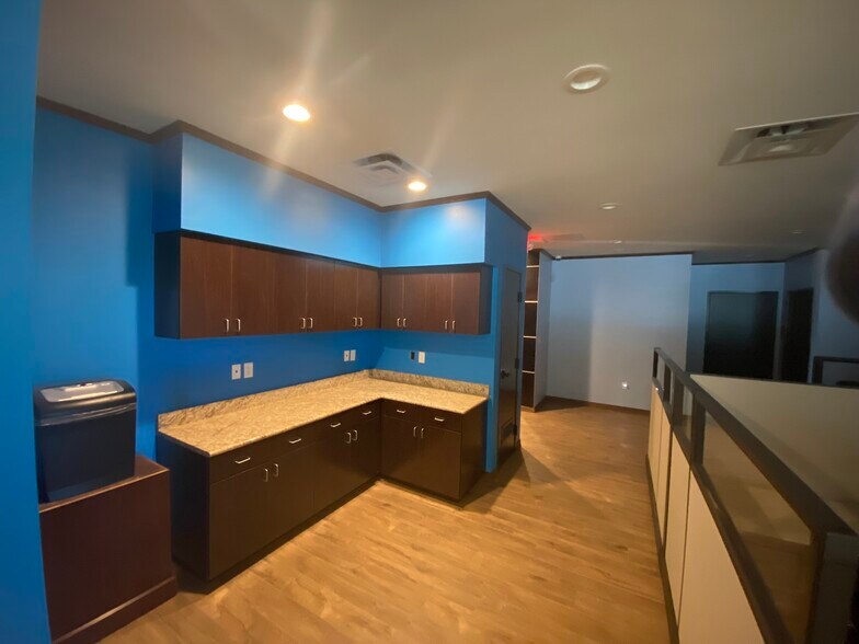 More Photos Of 1050 W Campbell Rd, Richardson Medical For Sale