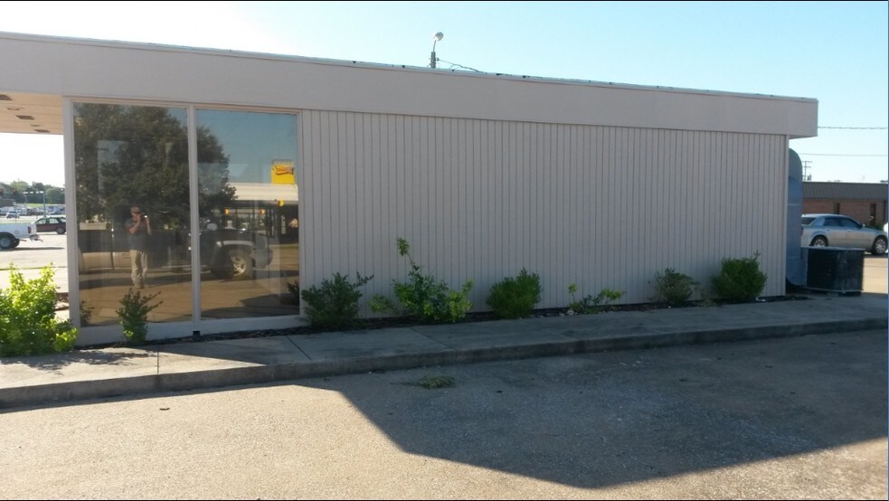 More Photos Of 913 Highway 84 W, Caruthersville Restaurant For Lease