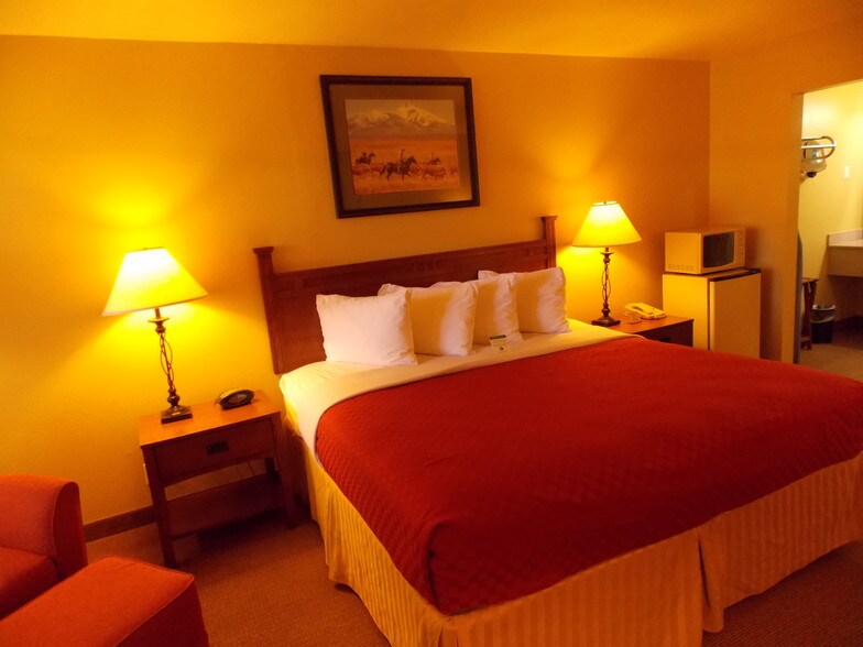 More Photos Of 207 US Highway 77 S, Hallettsville Hotel For Sale