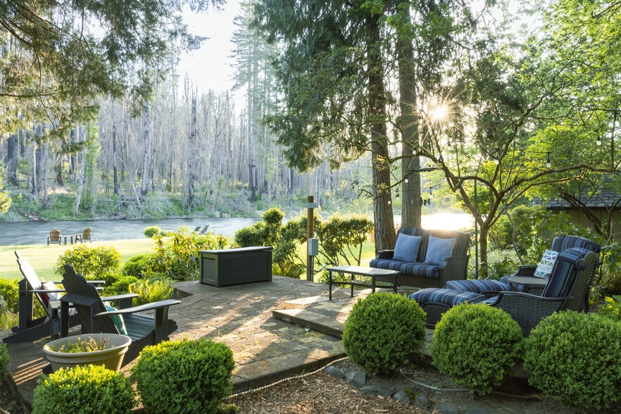 More Photos Of 49198 McKenzie Hwy, Vida Hospitality For Sale