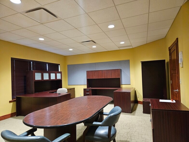 More Photos Of 2416 Pennsylvania Ave, Weirton Medical For Lease
