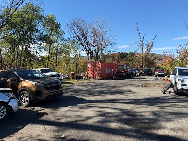 More Photos Of 1033 Riverview Dr, Walnutport Auto Dealership For Lease