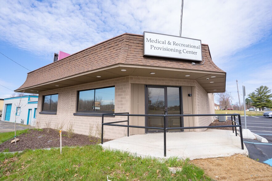 More Photos Of 306 Columbia Ave W, Battle Creek General Retail For Sale