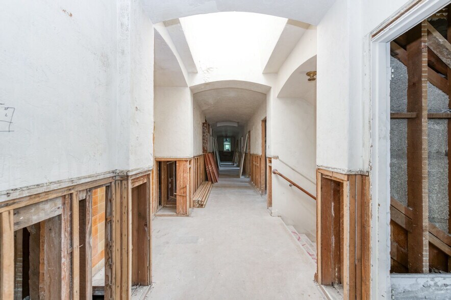 More Photos Of 101 N L St, Dinuba Storefront For Sale