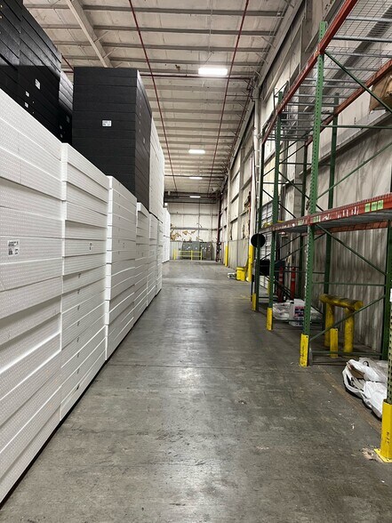 More Photos Of 208 Industrial Blvd, Tullahoma Warehouse For Sale