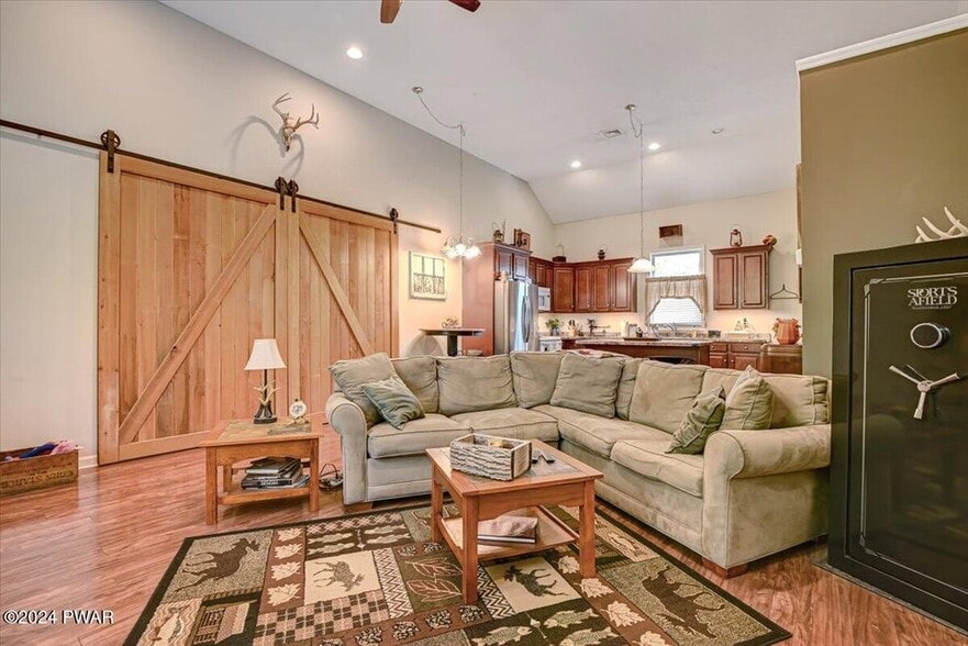 More Photos Of 186 Ledgedale Rd, Lake Ariel Apartments For Sale