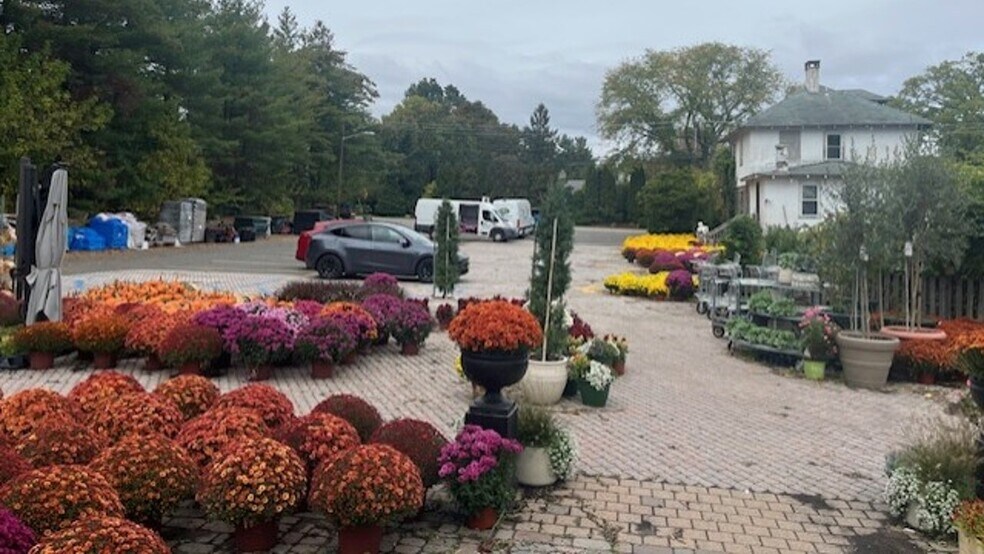 More Photos Of 291 Glen Rd, Woodcliff Lake Garden Center For Lease