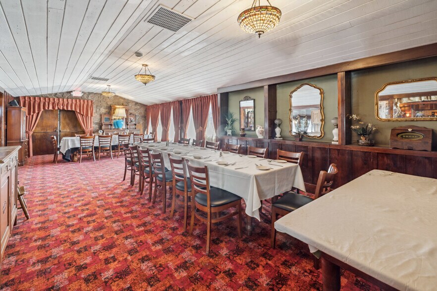 More Photos Of 13300 Big Basin Way, Boulder Creek Restaurant For Sale