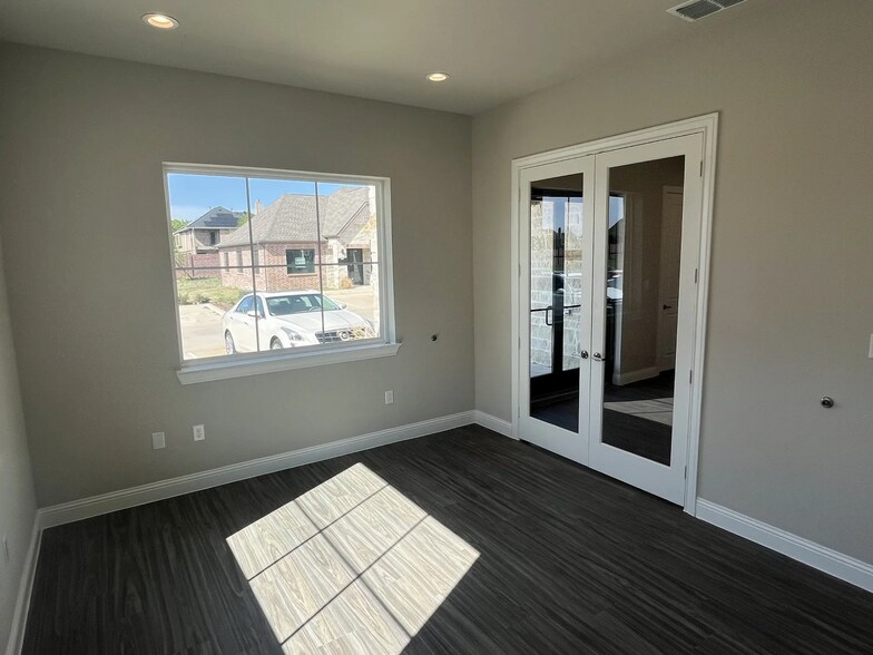 More Photos Of 2601 Little Elm Pky, Little Elm Office For Lease