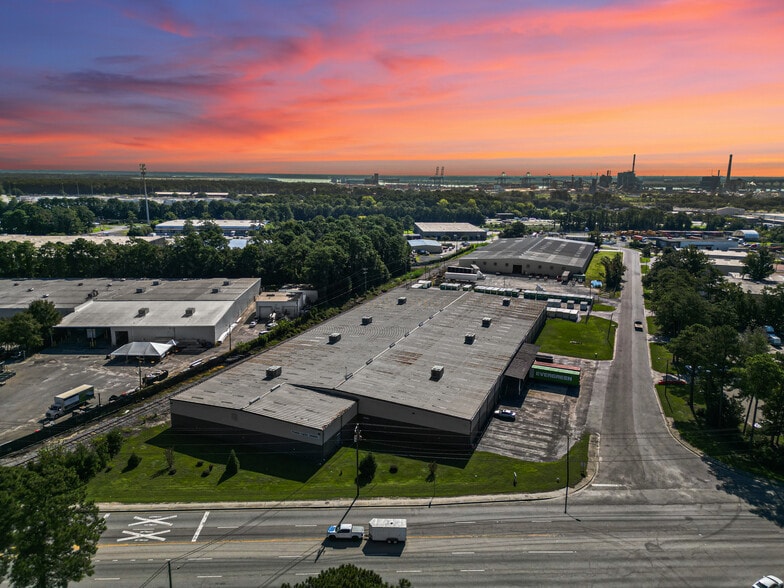 More Photos Of 916 Commerce Cir, Hanahan Warehouse For Lease