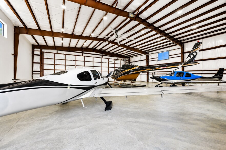 More Photos Of 3000 Westcourt rd, Denton Airplane Hangar For Sale