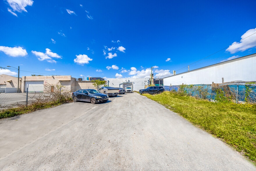 More Photos Of 2081 NW 7th Ave, Miami Warehouse For Sale