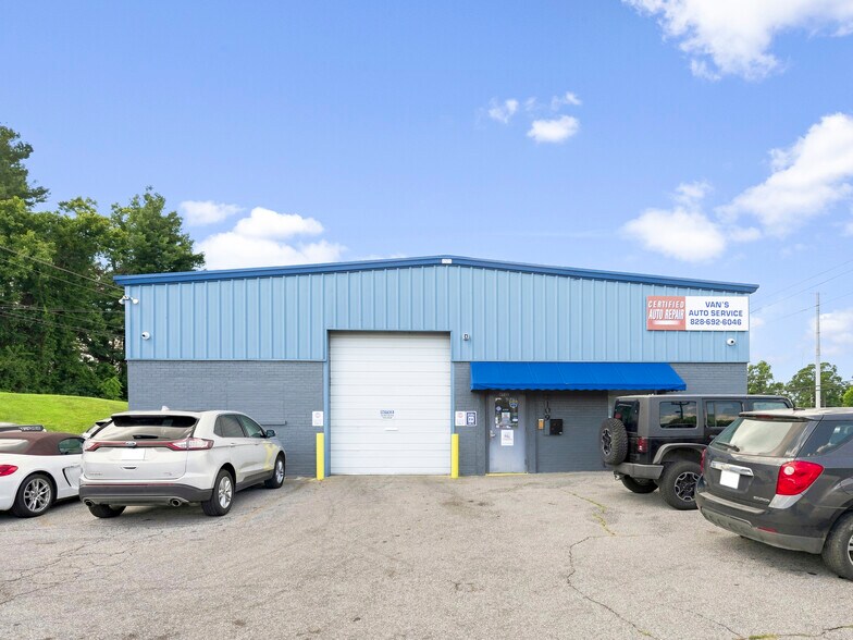 More Photos Of 2109 Spartanburg Hwy, East Flat Rock Industrial For Lease