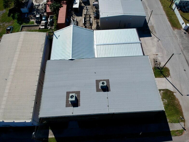 More Photos Of 2403 E 4th Ave, Tampa Warehouse For Lease