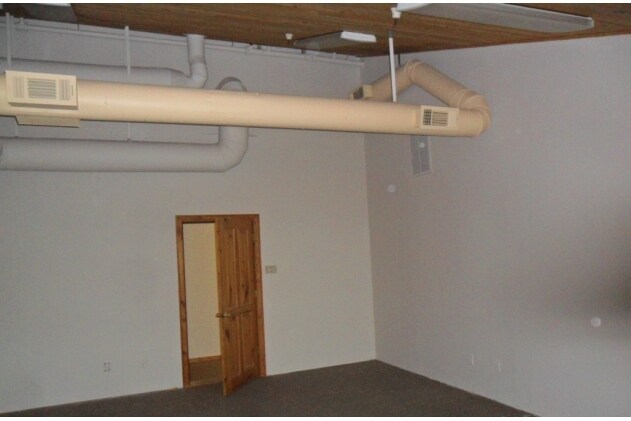 More Photos Of 3971 Durock Rd, Shingle Springs Showroom For Lease