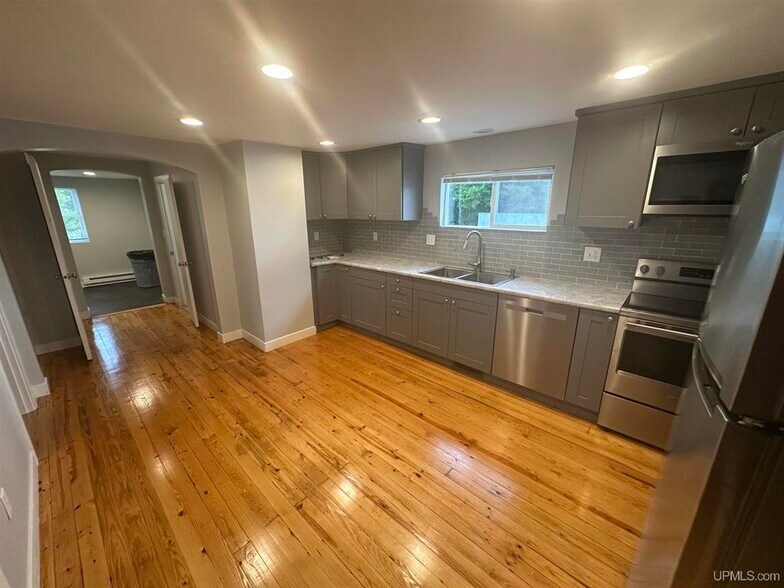 More Photos Of 19283 US Highway 41 W, Champion Light Manufacturing For Sale