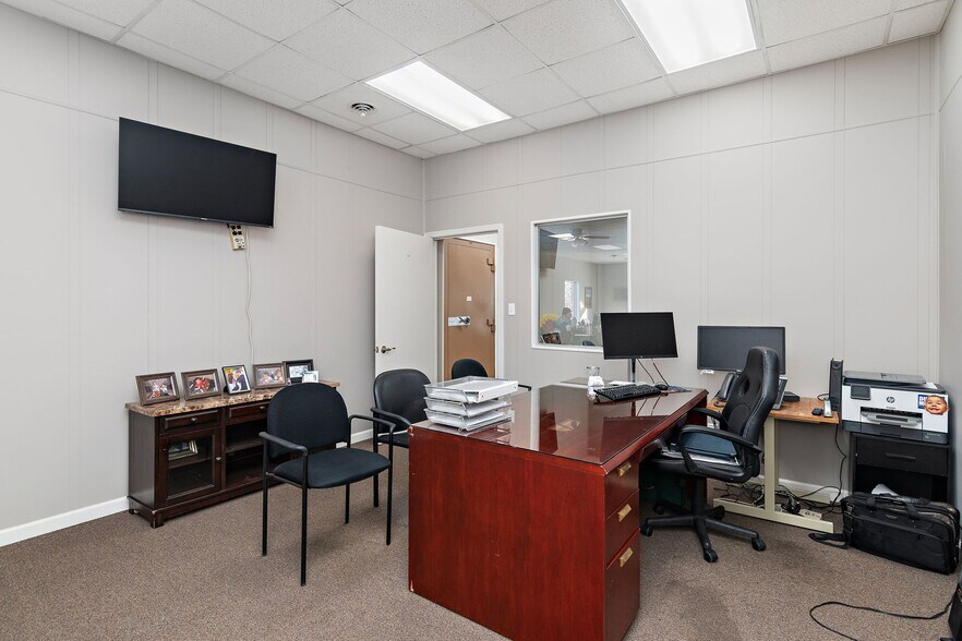 More Photos Of 121 N Folger St, Carrollton Office For Sale