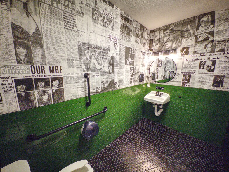 More Photos Of 114 E 5th St, Wahoo Bar For Sale
