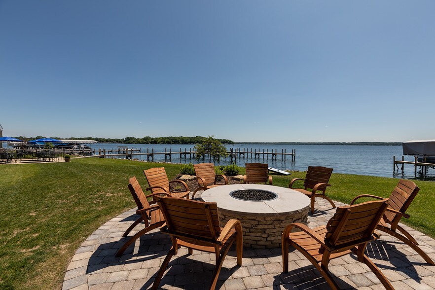 More Photos Of 380 S Lawson Dr, Green Lake Restaurant For Sale